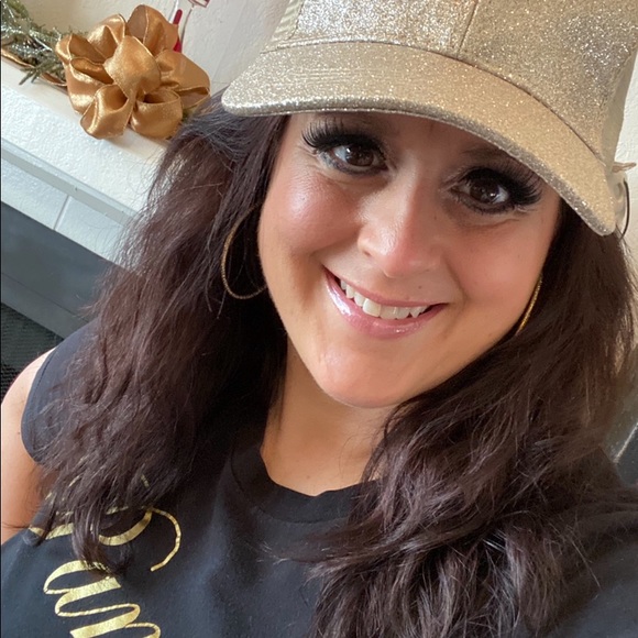 Meet your Posher, Debbie - Picture 5 of 16